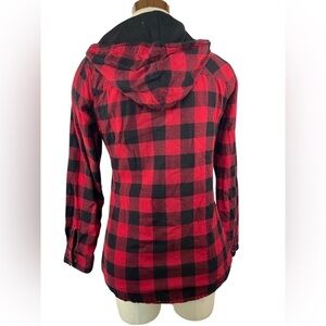 Eddie Bauer double layer cotton button down with a hood. Very soft. Size XS